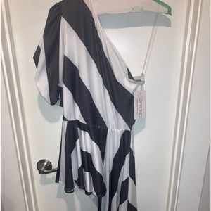 One shoulder blouse with train